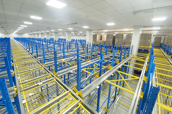 Projet de conception d'entrepôt automatisé (navette à quatre voies)